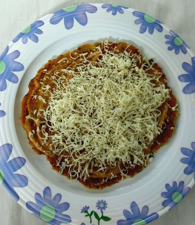 cheesy moong dal chilla close up shot